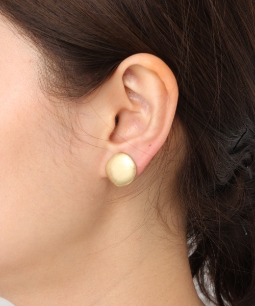 LEPSIM(レプシィム)の「メタルモチーフクリップ 748335(イヤリング・レディース・シルバー系その他/アンティークシルバー/ゴールド系その他/アンティークゴールド・ONE SIZE)」の4枚目の写真