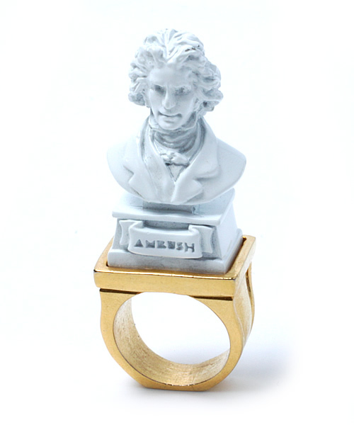 goocy（グーシー）の「【AMBUSH】 BEEEEETHOVEN RING（リング・レディース・ホワイト/ブラック/イエロー/ゴールド・SMALL/MEDIUM）」の2枚目の写真