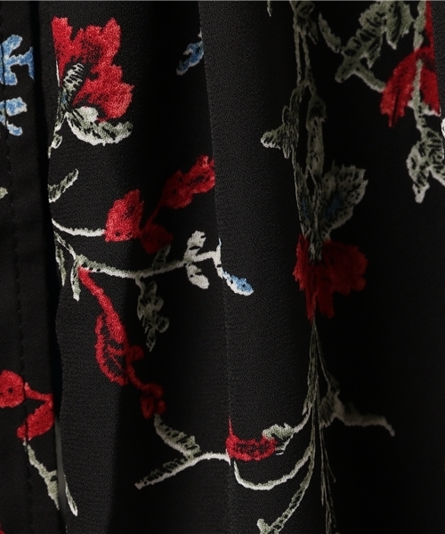 VENCEEXCHANGE（ヴァンスエクスチェンジ）の「カルム花柄シャツディガン            （カーディガン/ボレロ・レディース・レッド/オフホワイト・MEDIUM）」の4枚目の写真