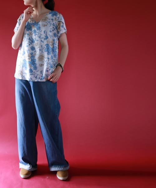 antiqua（アンティカ）の「花柄デザイントップス（Tシャツ/カットソー・レディース・ブルー系その他/ホワイト系その他・FREE）」の10枚目の写真