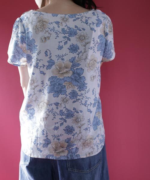 antiqua（アンティカ）の「花柄デザイントップス（Tシャツ/カットソー・レディース・ブルー系その他/ホワイト系その他・FREE）」の11枚目の写真