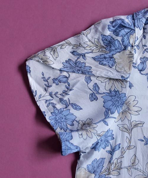 antiqua（アンティカ）の「花柄デザイントップス（Tシャツ/カットソー・レディース・ブルー系その他/ホワイト系その他・FREE）」の7枚目の写真
