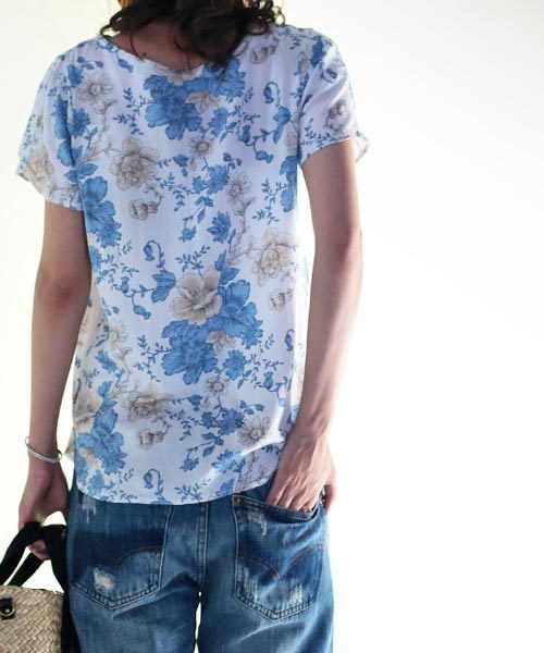 antiqua（アンティカ）の「花柄デザイントップス（Tシャツ/カットソー・レディース・ブルー系その他/ホワイト系その他・FREE）」の19枚目の写真