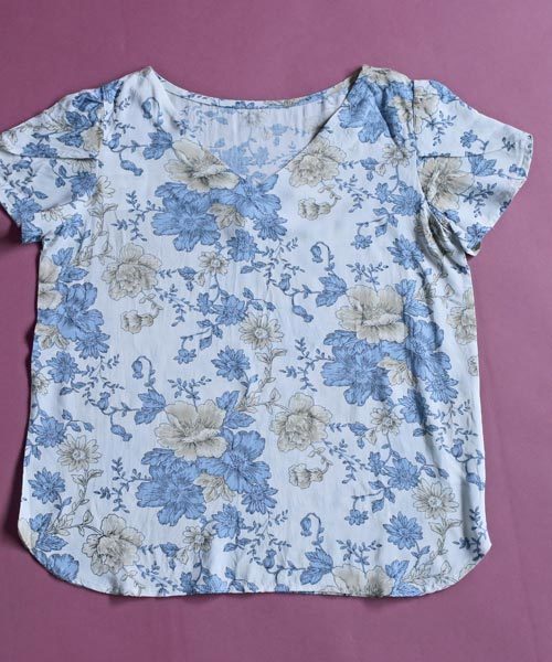 antiqua（アンティカ）の「花柄デザイントップス（Tシャツ/カットソー・レディース・ブルー系その他/ホワイト系その他・FREE）」の21枚目の写真