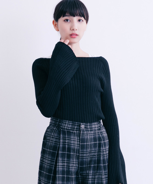 MERLOT（メルロー）の「ボートネックリブニットフレアスリーブトップス0074（ニット/セーター・レディース・ライトグレー/ブラック/レッド/アイボリー・FREE）」の2枚目の写真