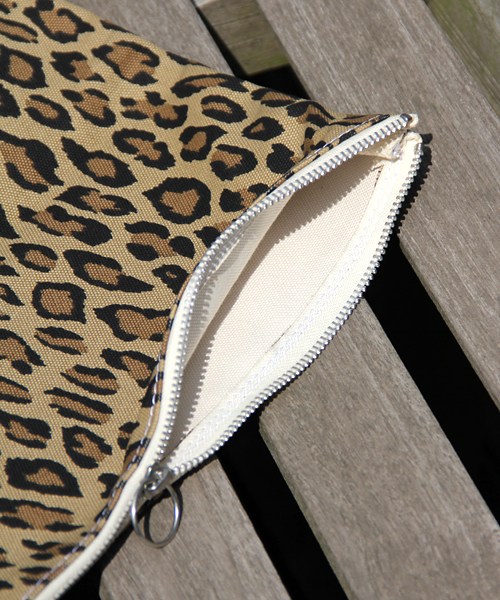 UNITED ARROWS(ユナイテッドアローズ)の「<TEMBEA(テンベア)>レオパード柄 クラッチバッグ(クラッチバッグ・その他/ホワイト・フリー)」の7枚目の写真