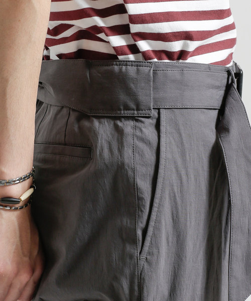 NANO universe（ナノユニバース）の「ベルテッドタックパンツ（スラックス・メンズ・カーキ/チャコール・LARGE/MEDIUM/SMALL）」の11枚目の写真