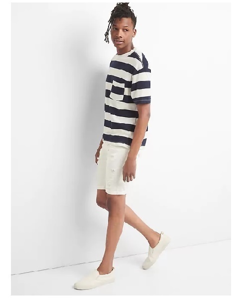 GAP(ギャップ)の「10'' Distressed Denim Shorts in Slim Fit with GapFlex(その他パンツ・メンズ・ホワイト・36W/28W/34W/30W/32W)」の4枚目の写真