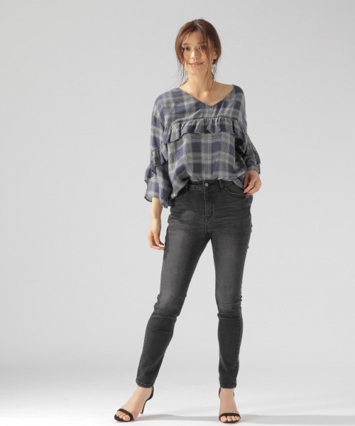 BAYFLOW（ベイフロー）の「ベーシックスキニーデニム 18AW（デニムパンツ・レディース・チャコール/サックスブルー/インディゴブルー/ブラック/ダークブルー・24inch/22inch/26inch/23inch/25inch）」の14枚目の写真