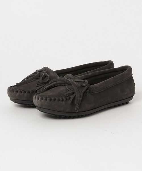 Minnetonka（ミネトンカ）の「MINNETONKA（ミネトンカ） / スエードモカシンシューズ KILTY SUEDE MOCCASINS 限定カラー（モカシン/デッキシューズ・レディース・チャコールグレー/グレイッシュベージュ・5/5.5/6/6.5/7/7.5/8/9/8.5）」の2枚目の写真