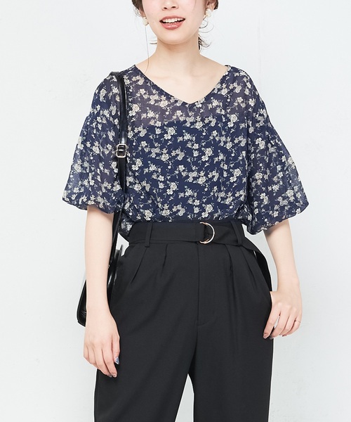 natural couture(ナチュラルクチュール)の「バルーン袖とろみブラウス(シャツ/ブラウス・レディース・ブラック/ベージュ/サックスブルー/ネイビー/グリーン・FREE)」の4枚目の写真