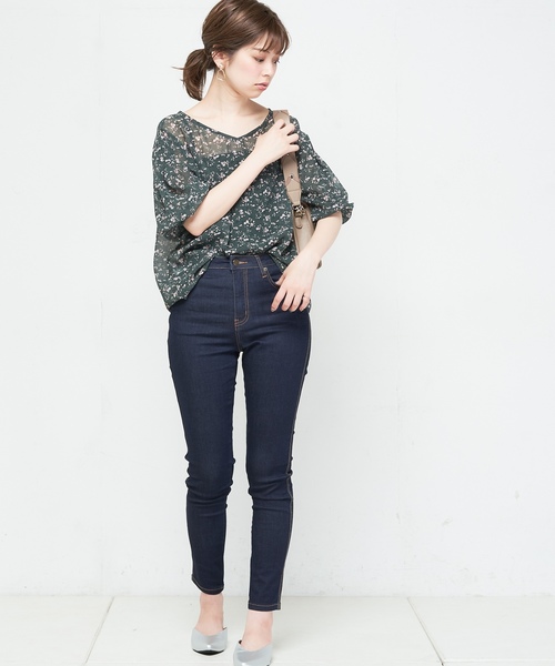 natural couture(ナチュラルクチュール)の「バルーン袖とろみブラウス(シャツ/ブラウス・レディース・ブラック/ベージュ/サックスブルー/ネイビー/グリーン・FREE)」の22枚目の写真