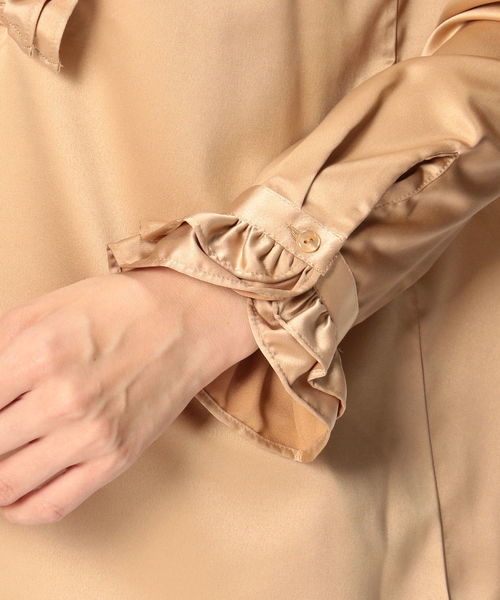 NARACAMICIE(ナラカミーチェ)の「サテンフロントフリルブラウス(シャツ/ブラウス・レディース・ブラック/ベージュ/ホワイト/パープル・SMALL/MEDIUM/LARGE)」の11枚目の写真