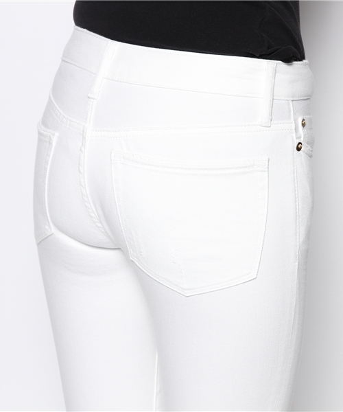 PLST（プラステ）の「スラウチークロップドホワイトデニムパンツ（デニムパンツ・レディース・ホワイト・24inch/25inch/23inch/26inch）」の4枚目の写真