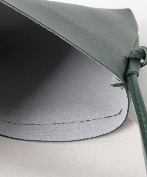 STYLEBLOCK（スタイルブロック）の「PUレザーバイカラーミニショルダーバッグ（ショルダーバッグ・レディース・ブラック/ネイビー/ブラウン/グレー/ピンク/ワインレッド/グリーン・FREE）」の10枚目の写真