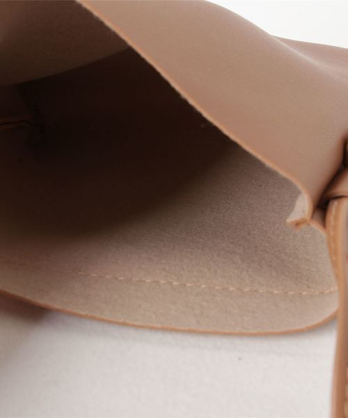 STYLEBLOCK（スタイルブロック）の「PUレザーバイカラーミニショルダーバッグ（ショルダーバッグ・レディース・ブラック/ネイビー/ブラウン/グレー/ピンク/ワインレッド/グリーン・FREE）」の11枚目の写真