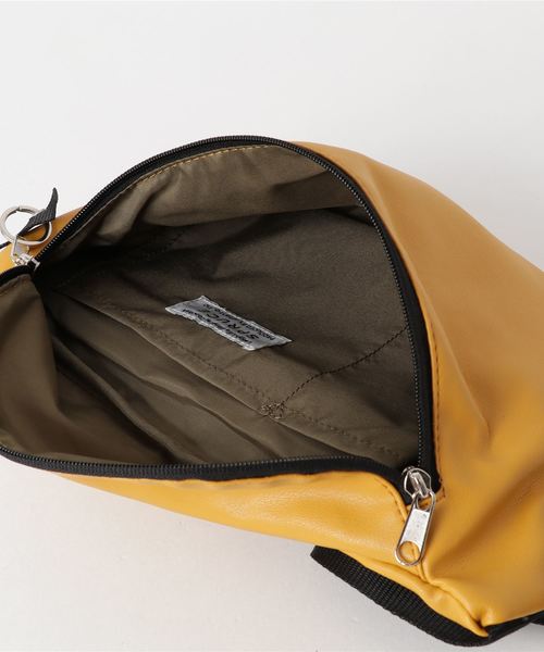 SPRUCE（スプルース）の「メタリックボディバッグ（ボディバッグ/ウエストポーチ・レディース・ブラック/ベージュ/パープル/オフホワイト/シルバー/マスタード・FREE）」の9枚目の写真