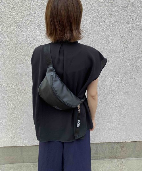 SPRUCE（スプルース）の「メタリックボディバッグ（ボディバッグ/ウエストポーチ・レディース・ブラック/ベージュ/パープル/オフホワイト/シルバー/マスタード・FREE）」の13枚目の写真