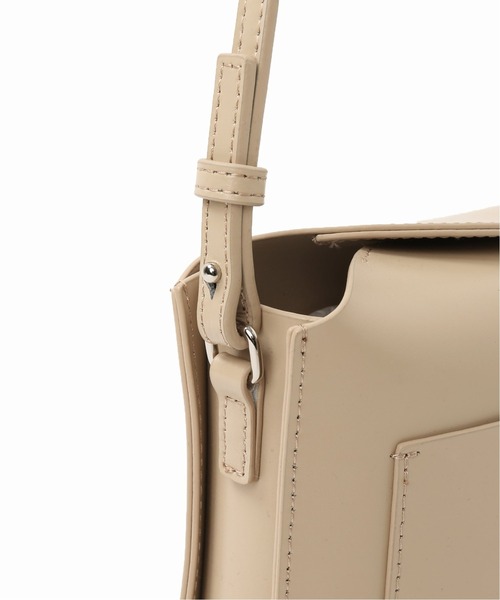 SLOBE IENA（スローブイエナ）の「【YAHKI /ヤーキ】スクエアショルダーバッグ◆（ショルダーバッグ・レディース・ベージュ・FREE）」の8枚目の写真