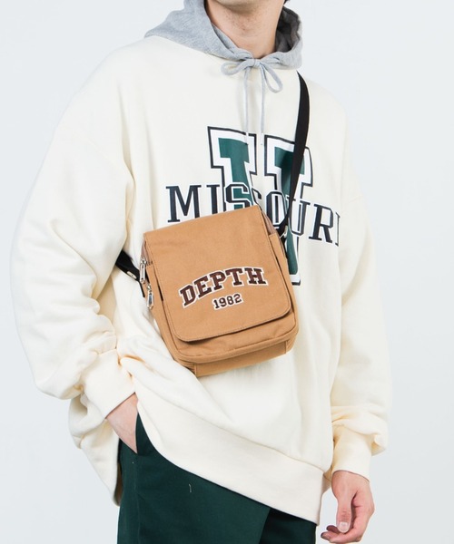 WEGO（ウィゴー）の「WEGO/キャンバスフラップミニショルダーバッグ（ショルダーバッグ・メンズ・ブラック/ブラウン/インディゴブルー/キナリ/その他2/その他1・FREE）」の4枚目の写真