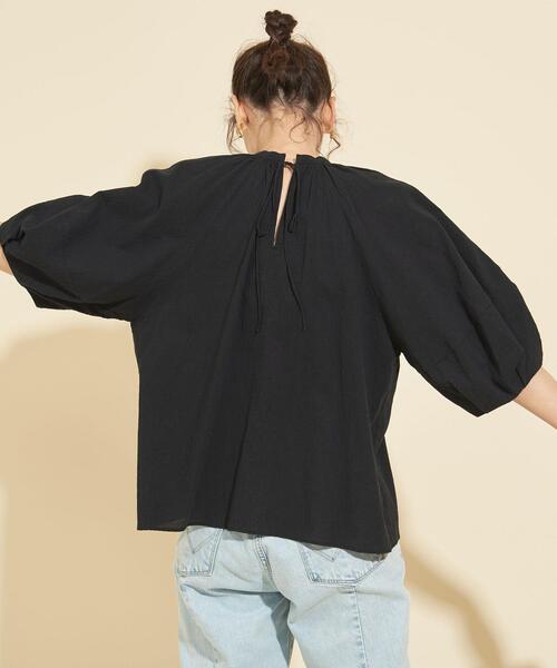 BEAUTY&YOUTH UNITED ARROWS（ビューティーアンドユースユナイテッドアローズ）の「BY∴ コットンボイルギャザーボリューム6分袖ブラウス -ウォッシャブル-（シャツ/ブラウス・レディース・ホワイト/ブラック/ケリー・FREE）」の16枚目の写真