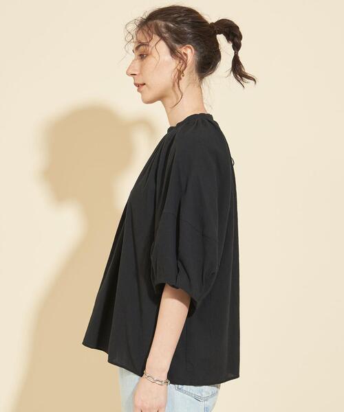 BEAUTY&YOUTH UNITED ARROWS（ビューティーアンドユースユナイテッドアローズ）の「BY∴ コットンボイルギャザーボリューム6分袖ブラウス -ウォッシャブル-（シャツ/ブラウス・レディース・ケリー/ブラック/ホワイト・FREE）」の7枚目の写真
