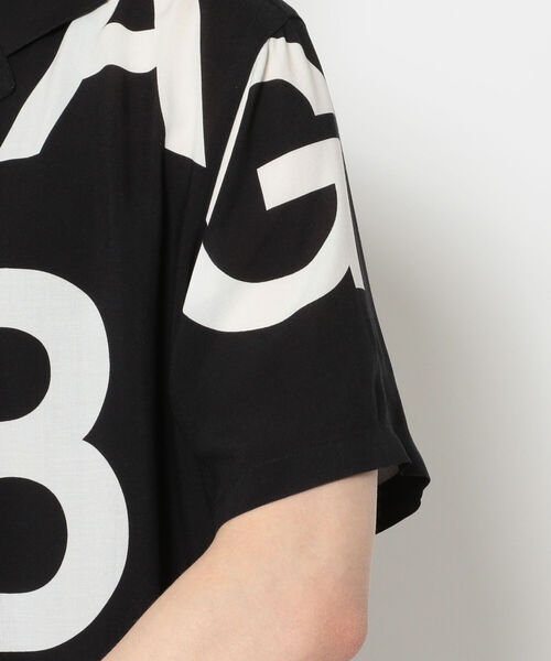 1piu1uguale3 RELAX（ウノピュウノウグァーレトレリラックス）の「1PIU1UGUALE3 RELAX/ウノ ピゥウノ ウグァーレ トレリラックス/ランダムロゴアロハシャツ（シャツ/ブラウス・メンズ・ブラック・MEDIUM/LARGE/X-LARGE）」の5枚目の写真