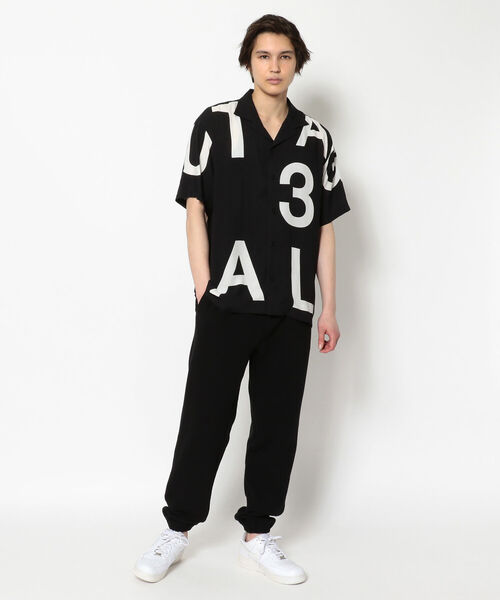 1piu1uguale3 RELAX（ウノピュウノウグァーレトレリラックス）の「1PIU1UGUALE3 RELAX/ウノ ピゥウノ ウグァーレ トレリラックス/ランダムロゴアロハシャツ（シャツ/ブラウス・メンズ・ブラック・MEDIUM/LARGE/X-LARGE）」の8枚目の写真