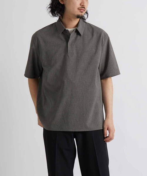 ADAM ET ROPE'(アダムエロペ)の「【Quickdry】接触冷感ソリッドポロシャツ/吸水速乾/伸縮性/イージーケア(ポロシャツ・メンズ・ブラック/グレー系その他・S/M/L)」の2枚目の写真