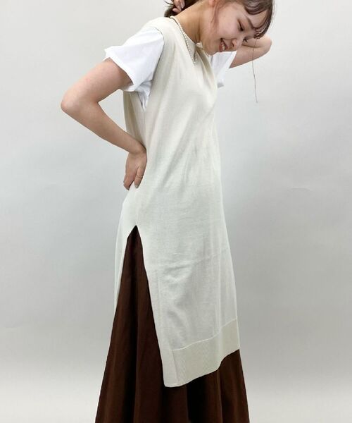 fredy emue（フレディエミュ）の「サマーロングベスト（ニット/セーター・レディース・ベージュ/ネイビー/キャメル・38）」の2枚目の写真