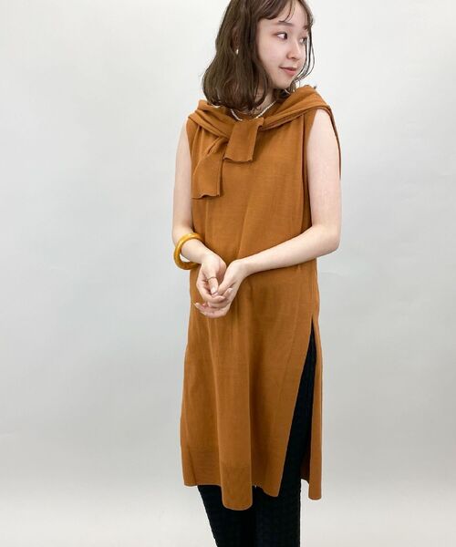 fredy emue（フレディエミュ）の「サマーロングベスト（ニット/セーター・レディース・ベージュ/ネイビー/キャメル・38）」の17枚目の写真