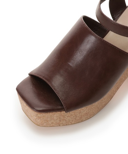 REDYAZEL（レディアゼル）の「スクエアトゥ合皮コルクソールサンダル（サンダル・レディース・ベージュ/ブラウン/ブラック・SMALL/MEDIUM/LARGE）」の13枚目の写真