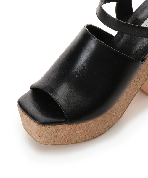 REDYAZEL（レディアゼル）の「スクエアトゥ合皮コルクソールサンダル（サンダル・レディース・ベージュ/ブラウン/ブラック・SMALL/MEDIUM/LARGE）」の21枚目の写真