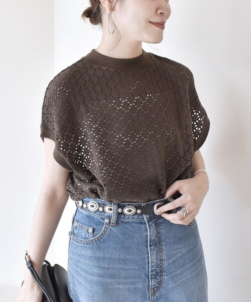 SHIPS(シップス)の「【WEB限定】〈手洗い可能〉アイレット クルーネック プルオーバー(Tシャツ/カットソー・レディース・ライトホワイト/ブラック/ネイビー/ラベンダー/オリーブ/ホワイト/チャコールグレー/ダークグリーン/パープル/シルバーグレー/ライトイエロー/ブラック系/グレー系/ウィート/グリーン/ケリーグリーン/ブルー系/オレンジ/ブラウン/ブラウン系・ONE SIZE)」の9枚目の写真