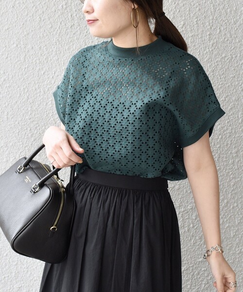 SHIPS（シップス）の「【WEB限定】〈手洗い可能〉アイレット クルーネック プルオーバー（Tシャツ/カットソー・レディース・ホワイト/ブラック系/チャコールグレー/シルバーグレー/グレー系/ダークグリーン/パープル/ライトイエロー/ウィート/グリーン/ケリーグリーン/ブルー系/オレンジ/ライトホワイト/ブラック/ネイビー/ラベンダー/オリーブ・ONE SIZE）」の9枚目の写真