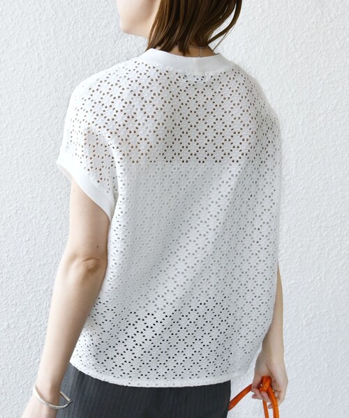 SHIPS（シップス）の「【WEB限定】〈手洗い可能〉アイレット クルーネック プルオーバー（Tシャツ/カットソー・レディース・ホワイト/ブラック系/チャコールグレー/シルバーグレー/グレー系/ダークグリーン/パープル/ライトイエロー/ウィート/グリーン/ケリーグリーン/ブルー系/オレンジ/ライトホワイト/ブラック/ネイビー/ラベンダー/オリーブ・ONE SIZE）」の22枚目の写真