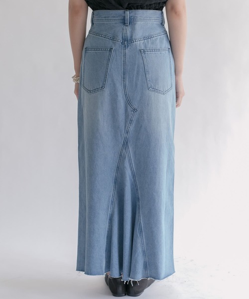 KBF（ケイビーエフ）の「ヴィンテージライクデニムスカート（スカート・レディース・グレー/ブルー・38/36）」の4枚目の写真