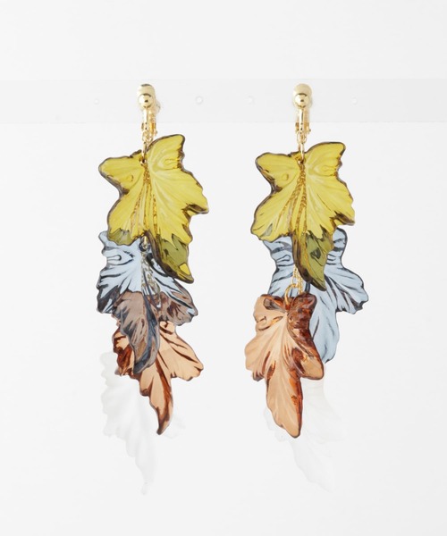 KBF（ケイビーエフ）の「アクリルリーフイヤリング（イヤリング・レディース・クリア/グリーン系その他・ONE）」の5枚目の写真