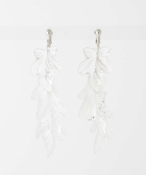 KBF（ケイビーエフ）の「アクリルリーフイヤリング（イヤリング・レディース・クリア/グリーン系その他・ONE）」の4枚目の写真