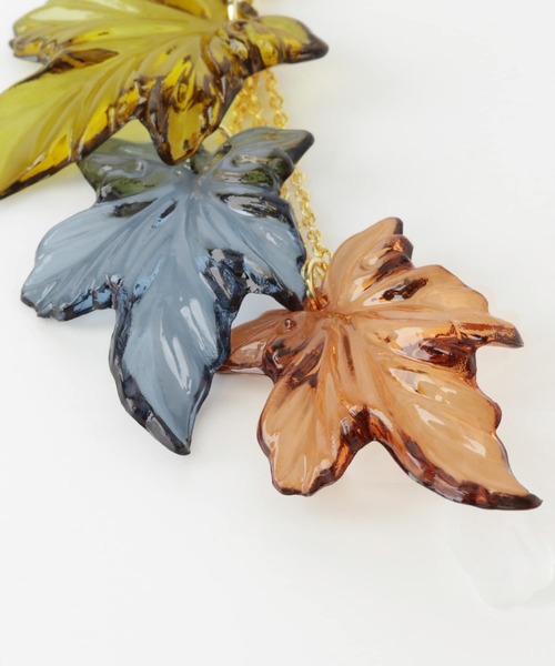 KBF（ケイビーエフ）の「アクリルリーフイヤリング（イヤリング・レディース・クリア/グリーン系その他・ONE）」の7枚目の写真