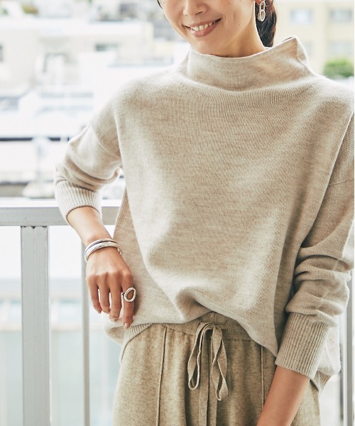 RIVE DROITE（リヴドロワ）の「肌を優しく包み込む柔らかな着心地　ウール100ボトルネックニット（ニット/セーター・レディース・オフホワイト/オレンジ/サックスブルー/レッド/ブラック/ライトベージュ/グレー/グリーン系その他・FREE）」の5枚目の写真