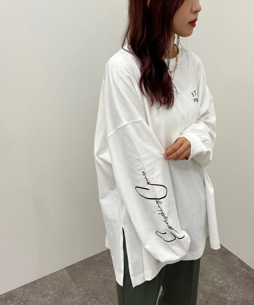 apres jour mignon(アプレジュールミニョン)の「BIGスリットロンT【ZOZOTOWN限定アイテム】(Tシャツ/カットソー・レディース・その他/ブルー系その他/ホワイト系その他/オフホワイト/ナチュラル/ブラック/ブラック系その他・X-LARGE/フリー)」の7枚目の写真