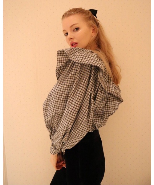 epine（エピヌ）の「velours ribbon frill blouse（シャツ