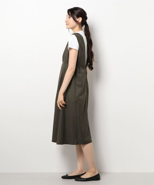 BELLUNA（ベルーナ）の「Ｖネックデザインフレアージャンパードレス（ジャンパースカート・レディース・ブラック/カーキ/キャメル・MEDIUM/X-LARGE/LARGE）」の4枚目の写真