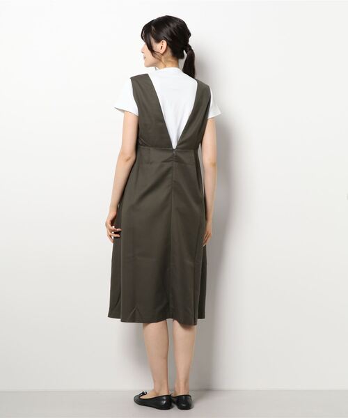 BELLUNA（ベルーナ）の「Ｖネックデザインフレアージャンパードレス（ジャンパースカート・レディース・ブラック/カーキ/キャメル・MEDIUM/X-LARGE/LARGE）」の5枚目の写真