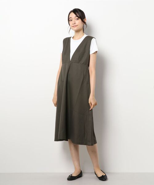 BELLUNA（ベルーナ）の「Ｖネックデザインフレアージャンパードレス（ジャンパースカート・レディース・ブラック/カーキ/キャメル・MEDIUM/X-LARGE/LARGE）」の6枚目の写真