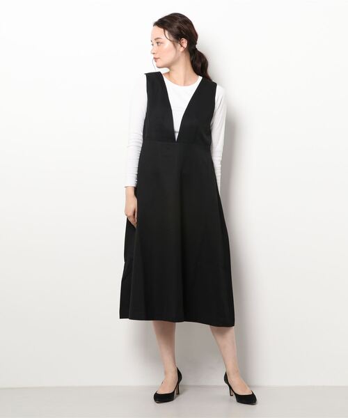 BELLUNA（ベルーナ）の「Ｖネックデザインフレアージャンパードレス（ジャンパースカート・レディース・ブラック/カーキ/キャメル・MEDIUM/X-LARGE/LARGE）」の7枚目の写真