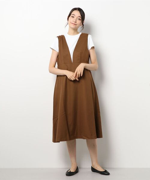 BELLUNA（ベルーナ）の「Ｖネックデザインフレアージャンパードレス（ジャンパースカート・レディース・ブラック/カーキ/キャメル・MEDIUM/X-LARGE/LARGE）」の8枚目の写真