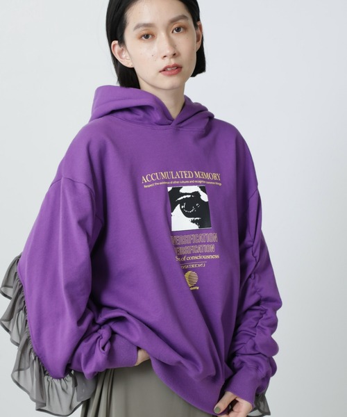 OKIRAKU(オキラク)の「OKIRAKU×ROSE BUD グラフィックフーデッドスウェット(パーカー・レディース・パープル/ブラック・ONE SIZE)」の1枚目の写真