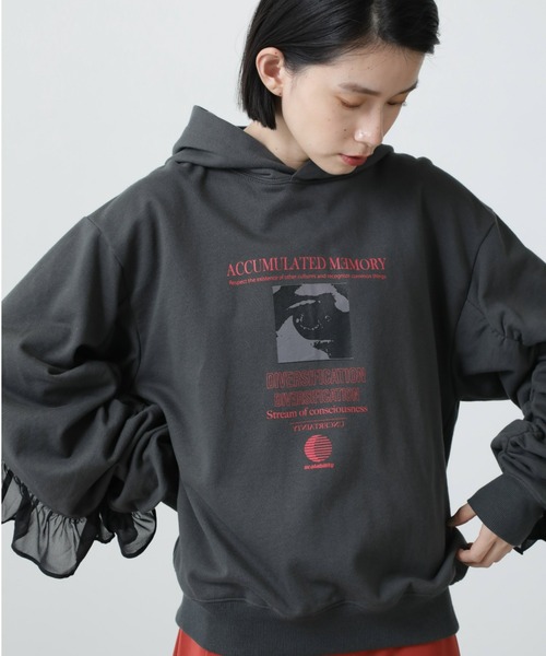 OKIRAKU(オキラク)の「OKIRAKU×ROSE BUD グラフィックフーデッドスウェット(パーカー・レディース・パープル/ブラック・ONE SIZE)」の2枚目の写真